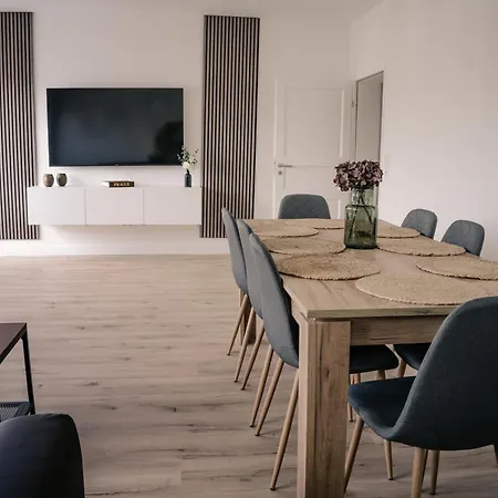 Apartment Mit Ladesaeule & Balkon