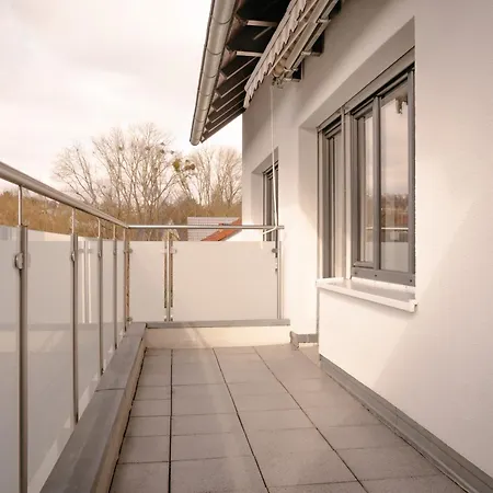 Mit Ladesaeule & Balkon