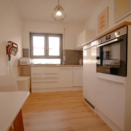 Apartment Mit Ladesaeule & Balkon *