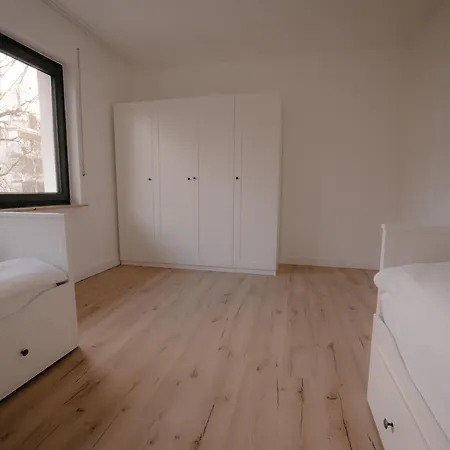 Mit Ladesaeule & Balkon דירה