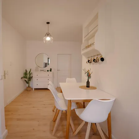 Mit Ladesaeule & Balkon Apartment