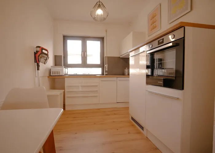 Apartment Mit Ladesaeule & Balkon *